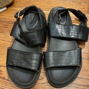 Black forever 21 sandals